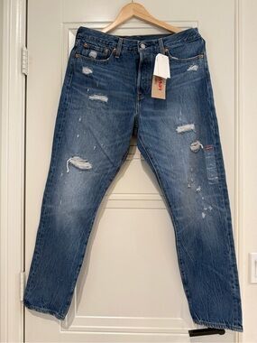 NWT EARLY 2000s Levi's Women’s Distressed Dark Blue Slim Straight Jeans